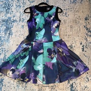 Vince Camuto Dress 👗 Size 4-6